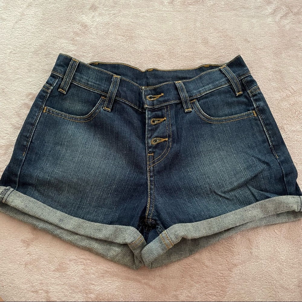 Levi’s  bottom down short size 26